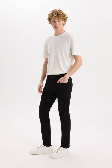 بنطرون جينز بيدرو سليم فيت برجل ضيق