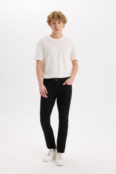 بنطرون جينز بيدرو سليم فيت برجل ضيق