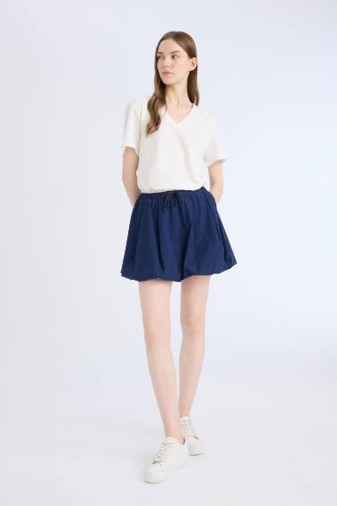 تنورة قصيرة بخصر عادي بالون فيت