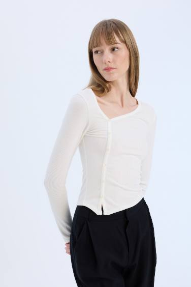 بلوزة كم طويل مضلع سليم فيت