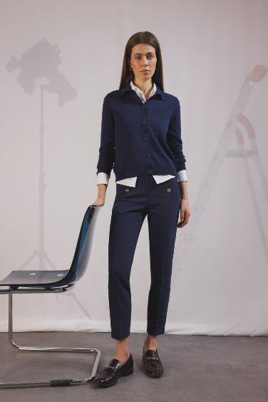 Skinny Fit Yüksek Bel Cepli Düğmeli Düz Paça Kumaş Pantolon