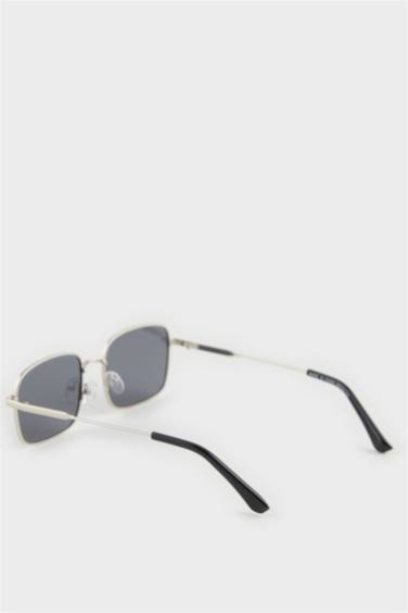 Man Round Metal Sunglasses