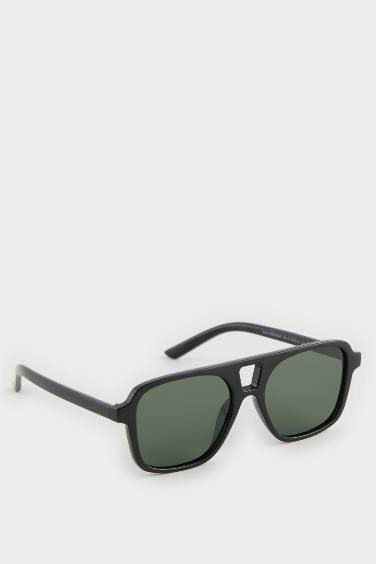 Man Round Sunglasses