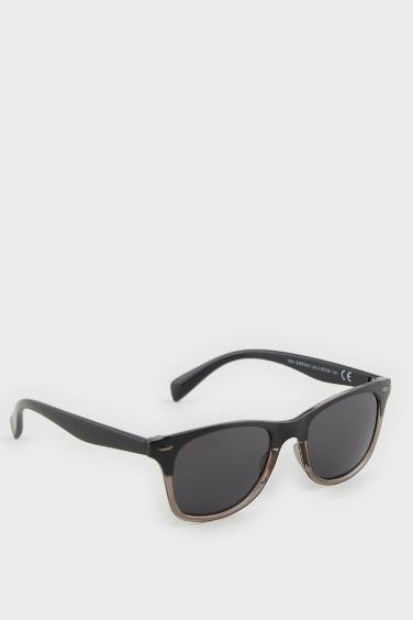 Man Round Sunglasses