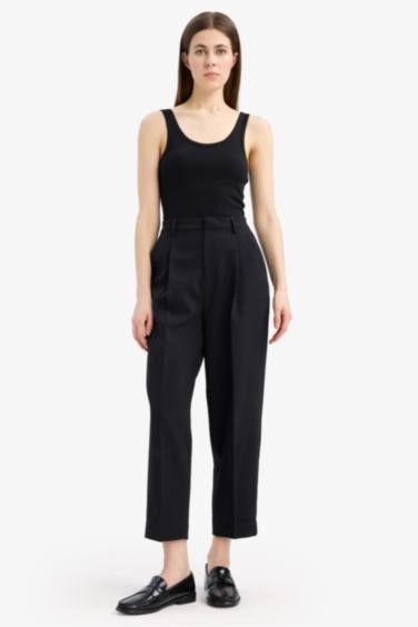 فانيلة مضلع سليم فيت بياقة مدورة بيزك