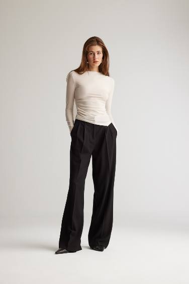 تيشيرت بأكمام طويلة و رقبة مستديرة