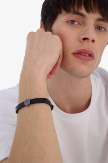 اسورة رجالي اسود من AtolyeWolf x DeFacto