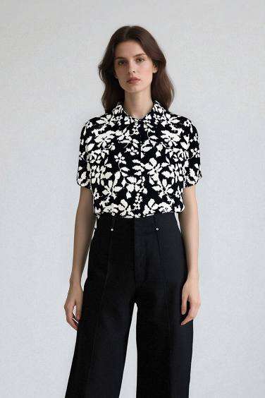 Рубашка с воротником и короткими рукавами стандартного кроя с принтом