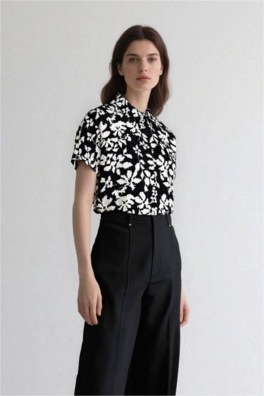 Рубашка с воротником и короткими рукавами стандартного кроя с принтом