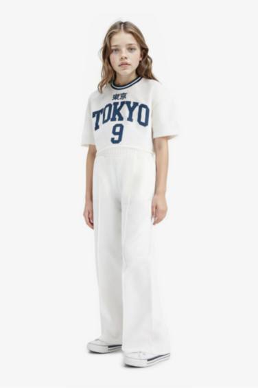 طقم بناتي بطلون بجامة رياضي وتيشيرت - قطعتين