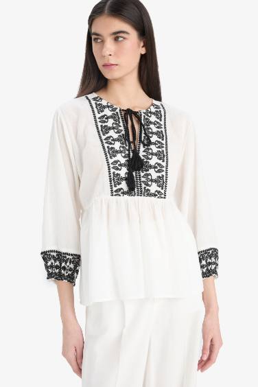 بلوزة كم طويل مطرز ذو مظهر كتان قصة عادية أسود