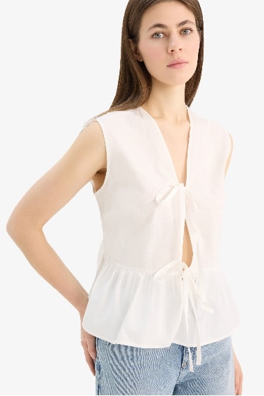 Slim Fit V-Neck Sleeveless Blouse
