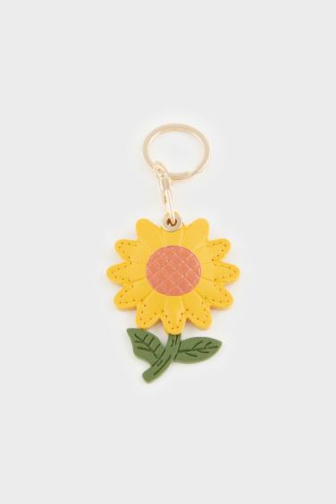 Woman Daisy Motif Charm Keychain