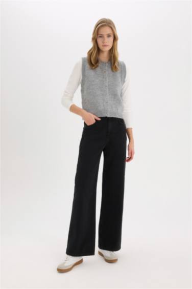 Regular Fit Bisiklet Yaka Düğmeli Triko Yelek