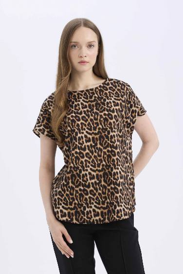 Regular Fit Leopar Desenli Bisiklet Yaka Kısa Kollu Bluz