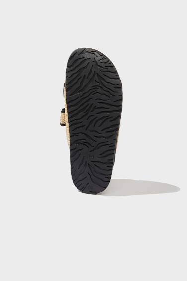 شبشب قش نسائي بكعب مسطح بشريط مزدوج