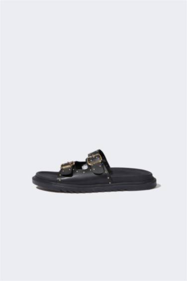 شبشب نسائي جلد صناعي بكعب مسطح بشريط مزدوج