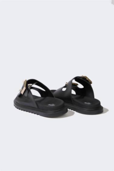 Sandales à semelles plates et bandes en simili cuir pour femme