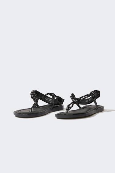 شبشب نسائي بكعب مسطح