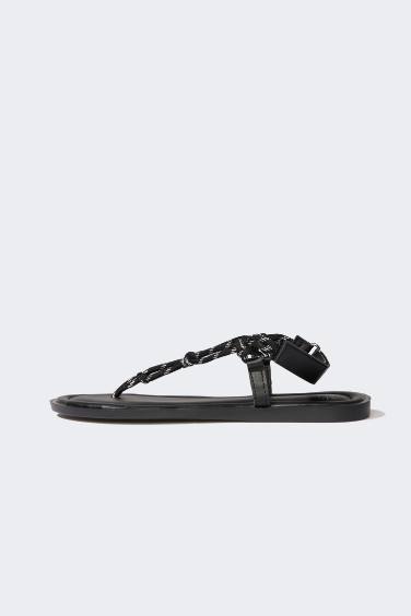 شبشب نسائي بكعب مسطح