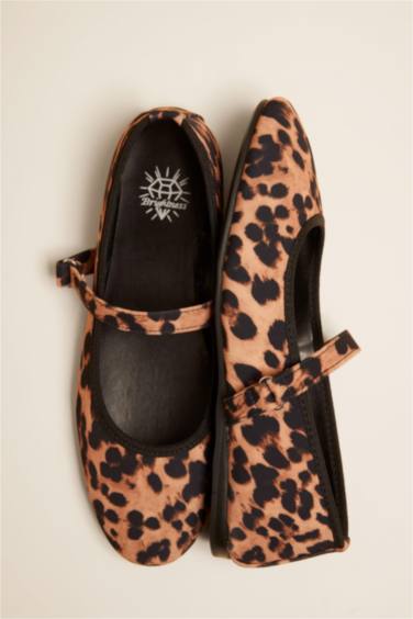 صندل نسائي تايجر بكعب مسطح