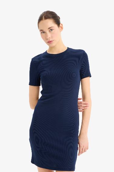 فستان قصير مضلع بديكون بياقة مستديرة coool