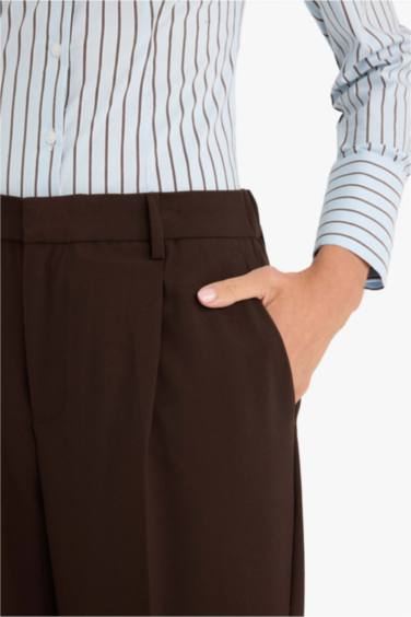 بنطرون قصة مستقيمة وخصر عالي