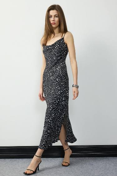 فستان ميدي ستان بدون كم بحمالات وفتحة