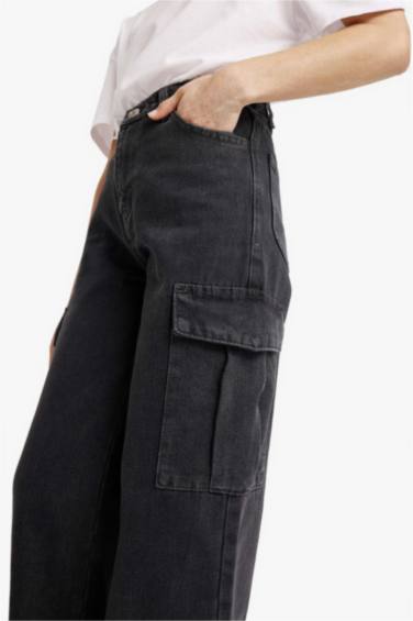 بنطرون جينز كارجو بناتي برجل واسع وجيب