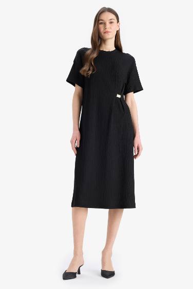 فستان ميدي بيزك سادة نص كم قصة عادية بياقة مستديرة