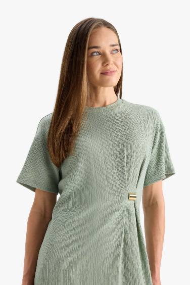 فستان قصير منسوج قصة عادية بياخة مستديرة