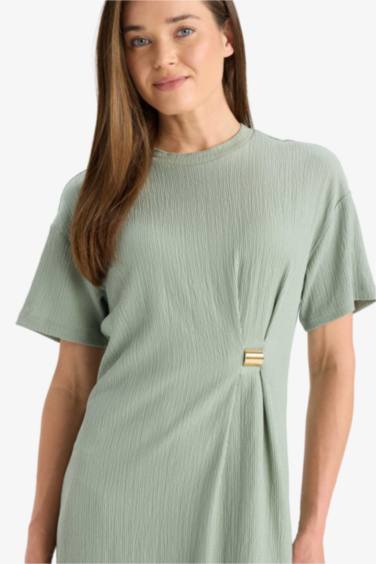 فستان قصير منسوج قصة عادية بياخة مستديرة