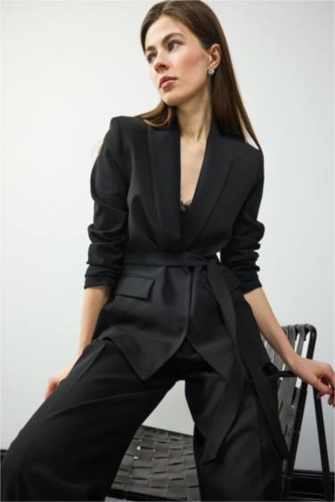 Әйелдерге қалыпты пішім Блэйзер