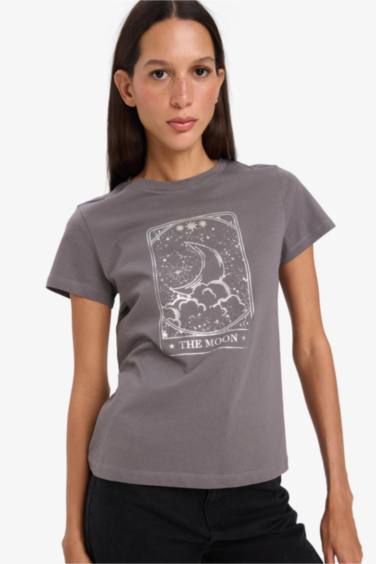 Футболка с круглым вырезом и принтом