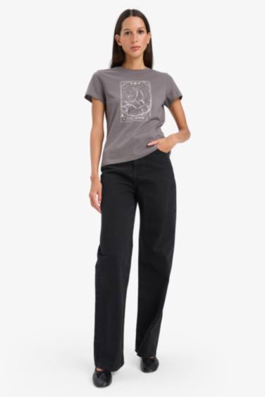 Футболка с круглым вырезом и принтом