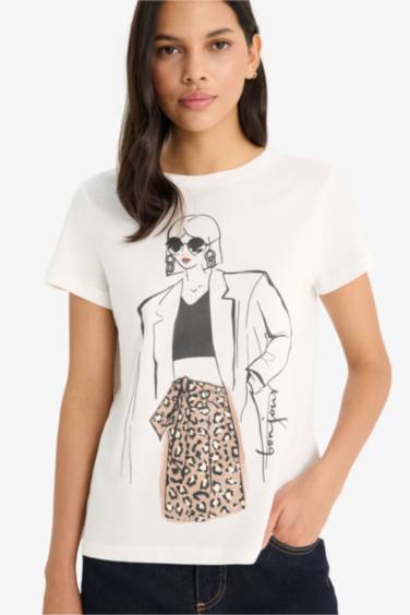 تيشيرت نص ردن قصة عادية وياخة مستديرة بطبعة بنت