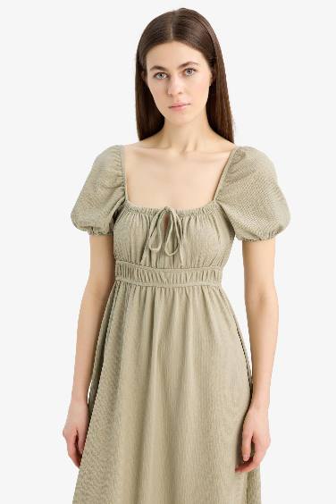 Kare Yaka Bürümcük Kısa Kollu Midi Elbise