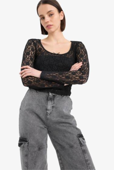 Round Neck Fitted Lace Long Sleeve Blouse