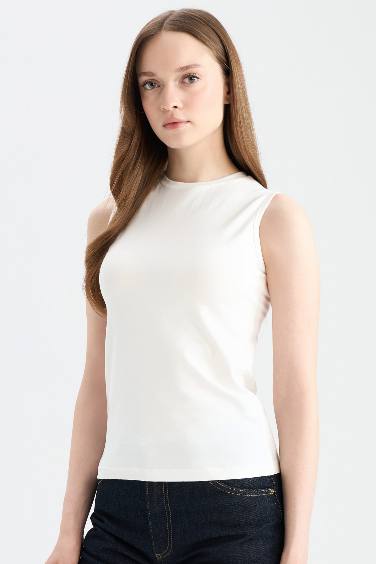 Regular Fit Crew Neck Basic Sleeveless Blouse