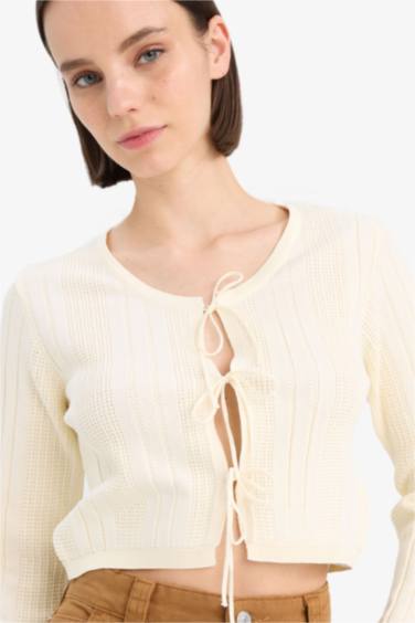 Slim Fit Dar Kesim Bağcıklı Bisiklet Yaka Triko Kazak