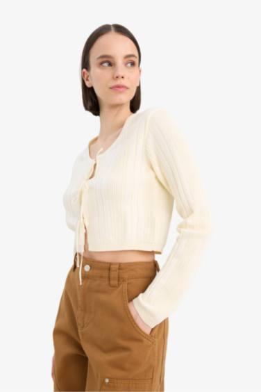 Slim Fit Dar Kesim Bağcıklı Bisiklet Yaka Triko Kazak