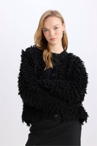 جاكيت تريكو مكشكش قصة عادية بياخة مستديرة