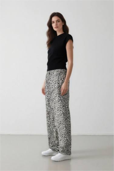 Carrot Fit Wide Leg Printed Trousers