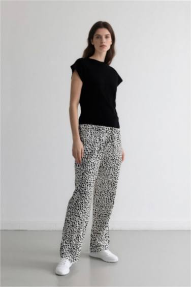 Carrot Fit Wide Leg Printed Trousers