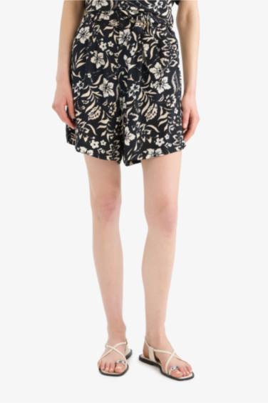 Шорты с эластичной талией и прямыми штанинами