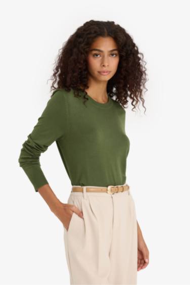 بلوفر تريكو قصة عادية برقبة مستديرة