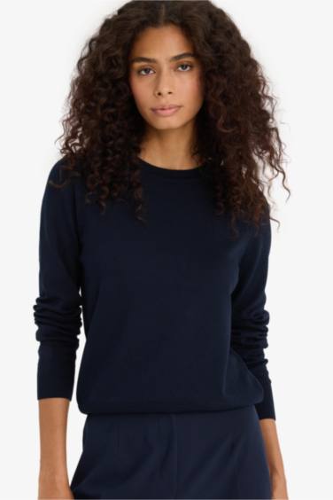 بلوفر تريكو قصة عادية برقبة مستديرة