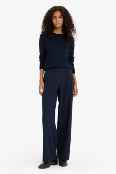 بلوفر تريكو قصة عادية برقبة مستديرة