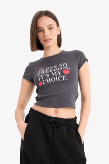 Fitted Crew Neck Printed Ribbon T-Shirt