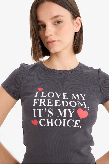 Fitted Crew Neck Printed Ribbon T-Shirt